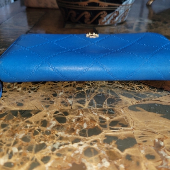 Tory Burch Blue Quilted Wallet - Picture 5 of 6